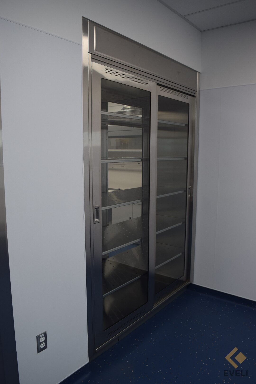 Armoire vitrée encastrée en acier inoxydable