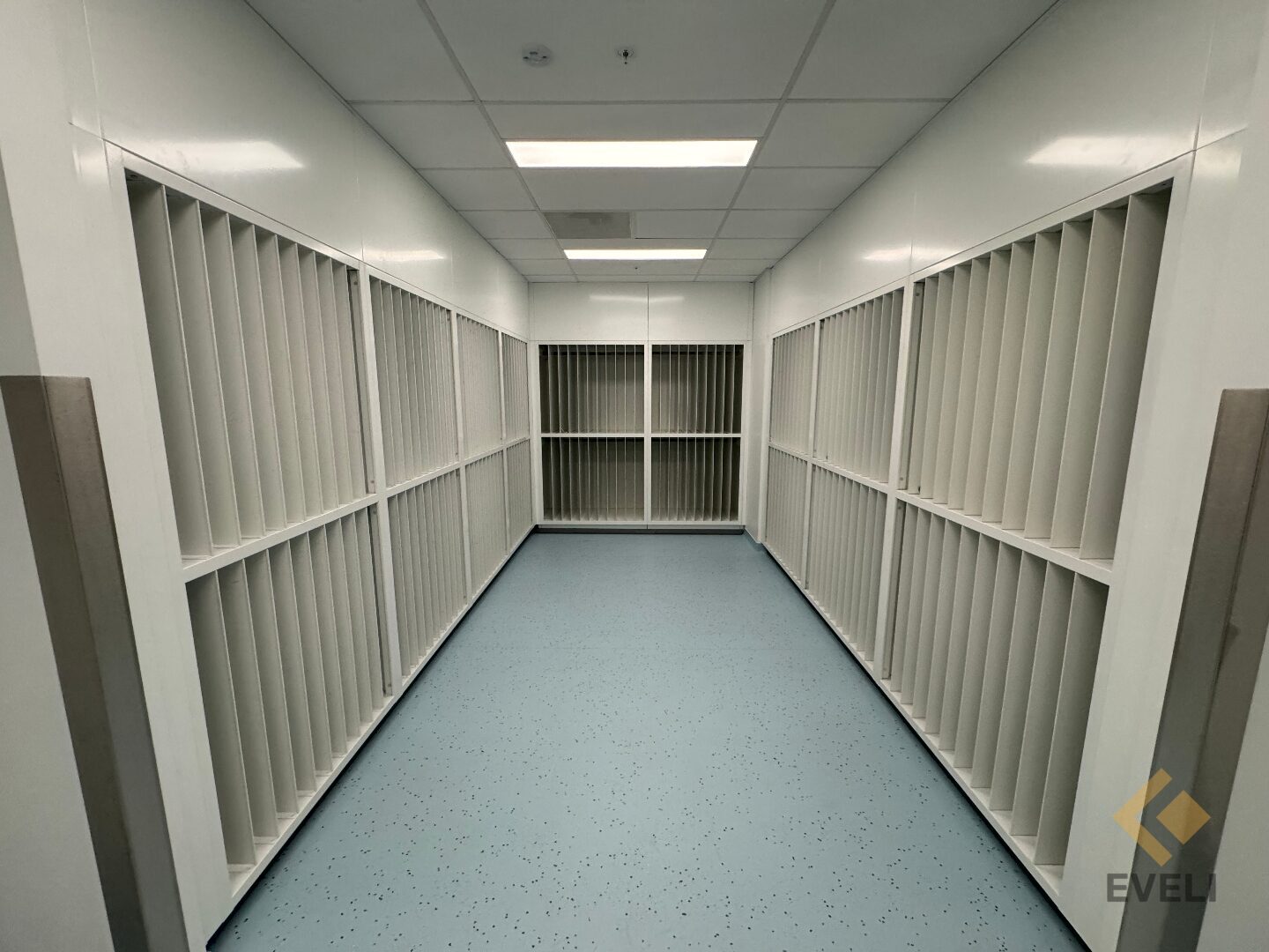 Salle de rangement vertical pour laboratoire